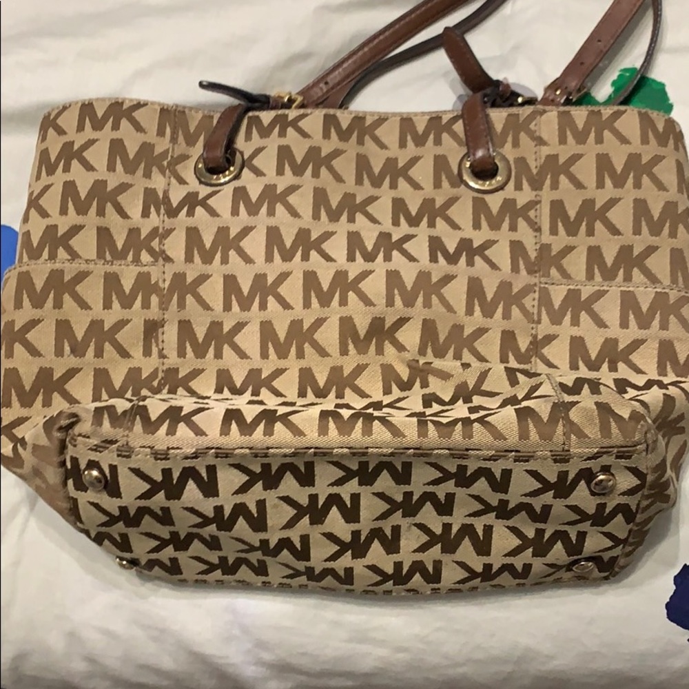 MK purse - Picture 1 of 1